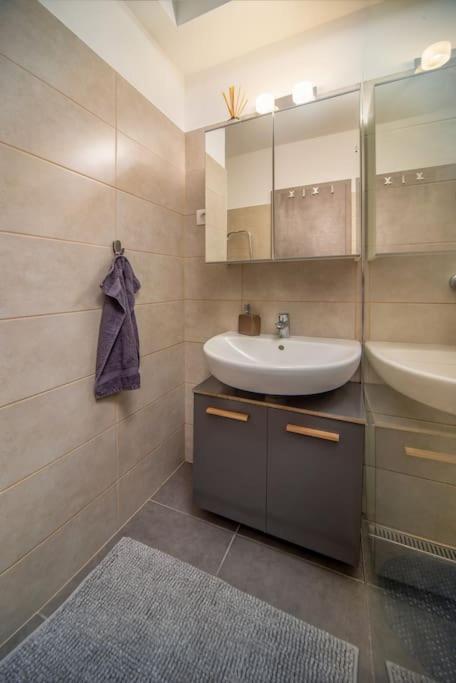 Grace Pine Apartment 1 Budapest Eksteriør billede